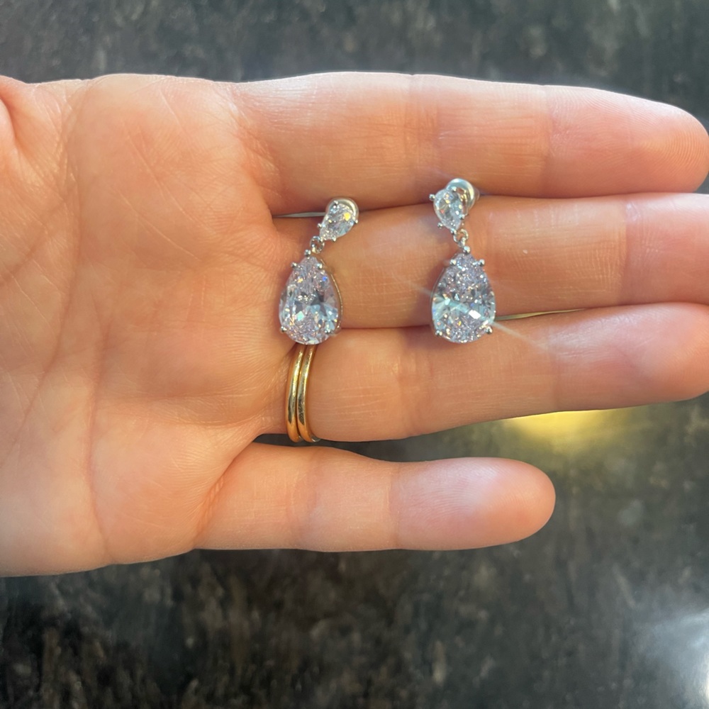 Pack of 7 silver bridesmaid earrings